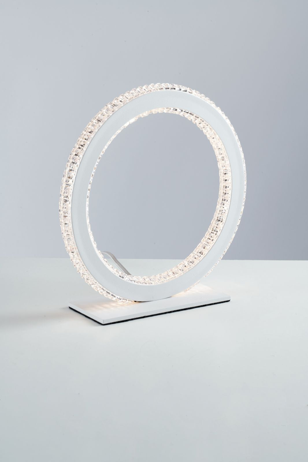 Lume LED in alluminio bianco impreziosita dal diffusore in acrilico diamantato 18W 2300LM 3000-4000°k BRYANT-L Lume LED in alluminio bianco impreziosita dal diffusore in acrilico diamantato 18W 2300LM 3000-4000°k BRYANT-L
